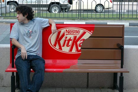 ejemplo marketing de guerrilla kit kat